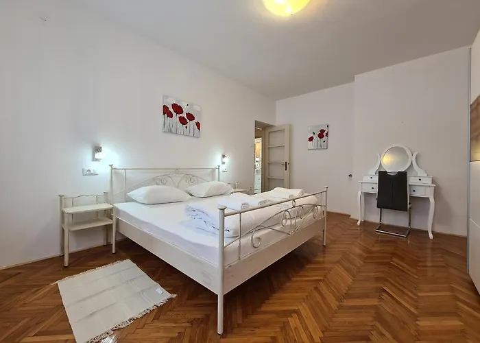 Jadran 2151 פולה