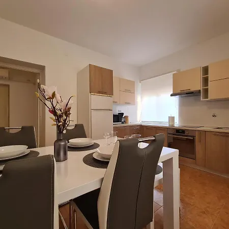 Jadran 2151 아파트 *