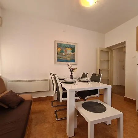 Jadran 2151 Apartment